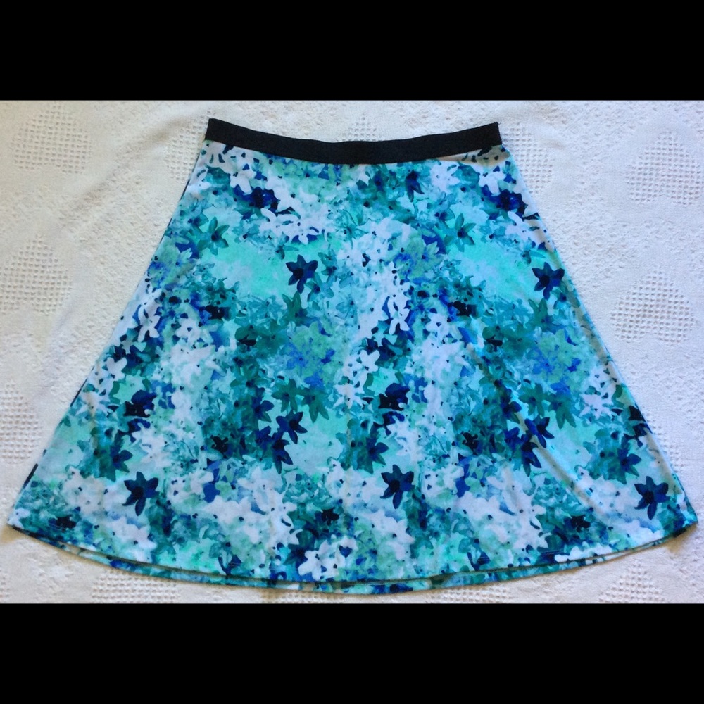 Jaclyn Smith floral skirt in blues and greens